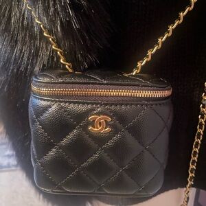 🥰 Chanel Black Quilted Crossbody with Gold Chain